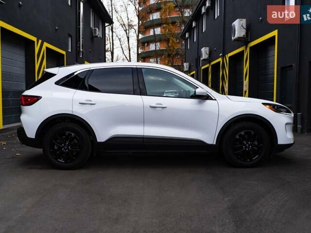 Белый Форд Эскейп, объемом двигателя 2.5 л и пробегом 130 тыс. км за 19700 $, фото 3 на Automoto.ua