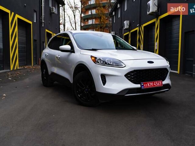 Белый Форд Эскейп, объемом двигателя 2.5 л и пробегом 130 тыс. км за 19700 $, фото 1 на Automoto.ua