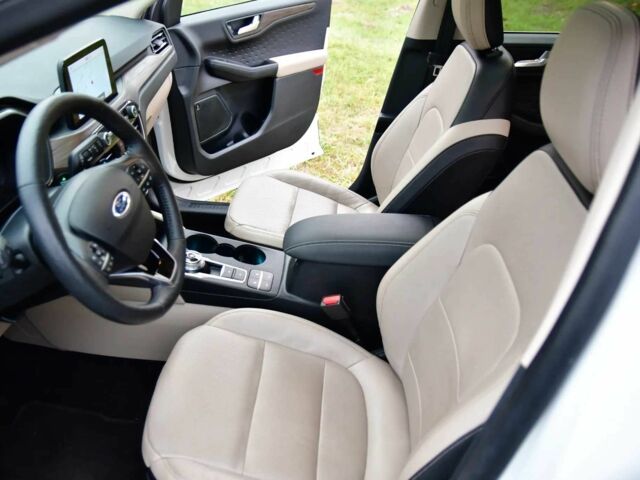 Белый Форд Эскейп, объемом двигателя 2 л и пробегом 81 тыс. км за 12900 $, фото 18 на Automoto.ua