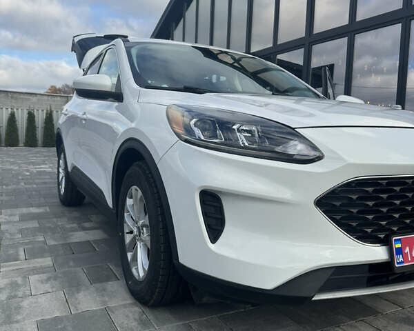 Белый Форд Эскейп, объемом двигателя 2.5 л и пробегом 60 тыс. км за 21000 $, фото 8 на Automoto.ua