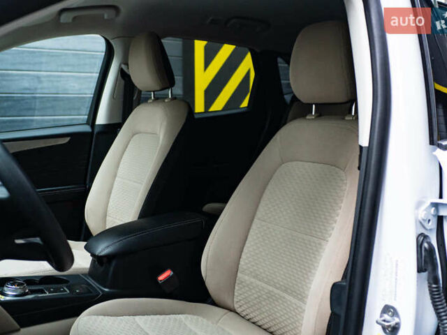 Белый Форд Эскейп, объемом двигателя 2.5 л и пробегом 130 тыс. км за 19700 $, фото 11 на Automoto.ua