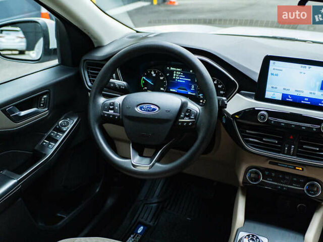 Белый Форд Эскейп, объемом двигателя 2.5 л и пробегом 130 тыс. км за 19700 $, фото 14 на Automoto.ua