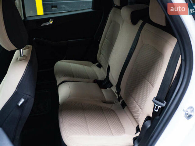 Белый Форд Эскейп, объемом двигателя 2.5 л и пробегом 130 тыс. км за 19700 $, фото 12 на Automoto.ua