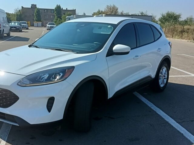 Білий Форд Ескейп, об'ємом двигуна 1.5 л та пробігом 82 тис. км за 15399 $, фото 3 на Automoto.ua