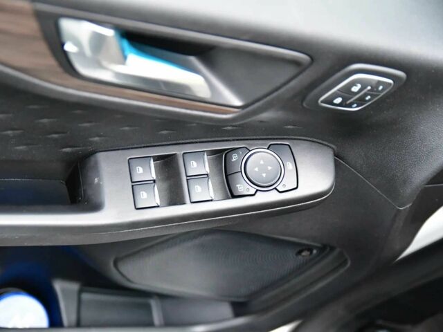 Белый Форд Эскейп, объемом двигателя 2 л и пробегом 81 тыс. км за 12900 $, фото 16 на Automoto.ua