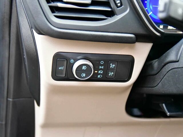 Белый Форд Эскейп, объемом двигателя 2 л и пробегом 81 тыс. км за 12900 $, фото 12 на Automoto.ua