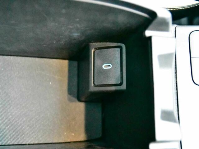 Белый Форд Эскейп, объемом двигателя 2 л и пробегом 81 тыс. км за 12900 $, фото 13 на Automoto.ua