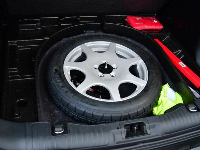 Белый Форд Эскейп, объемом двигателя 2 л и пробегом 81 тыс. км за 12900 $, фото 8 на Automoto.ua