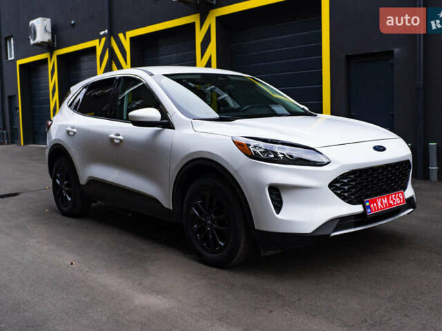 Белый Форд Эскейп, объемом двигателя 2.5 л и пробегом 130 тыс. км за 19700 $, фото 2 на Automoto.ua