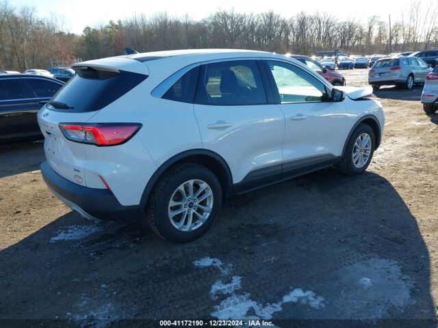 Белый Форд Эскейп, объемом двигателя 2.5 л и пробегом 125 тыс. км за 13450 $, фото 5 на Automoto.ua