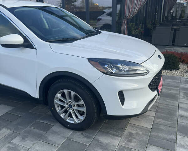 Белый Форд Эскейп, объемом двигателя 2.5 л и пробегом 60 тыс. км за 21000 $, фото 3 на Automoto.ua