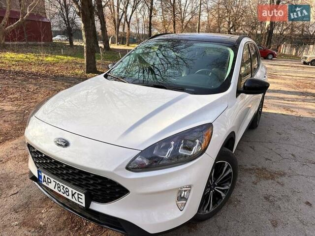 Белый Форд Эскейп, объемом двигателя 2 л и пробегом 66 тыс. км за 21800 $, фото 2 на Automoto.ua