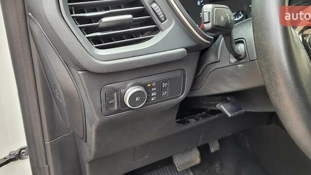 Белый Форд Эскейп, объемом двигателя 1.5 л и пробегом 100 тыс. км за 18350 $, фото 7 на Automoto.ua