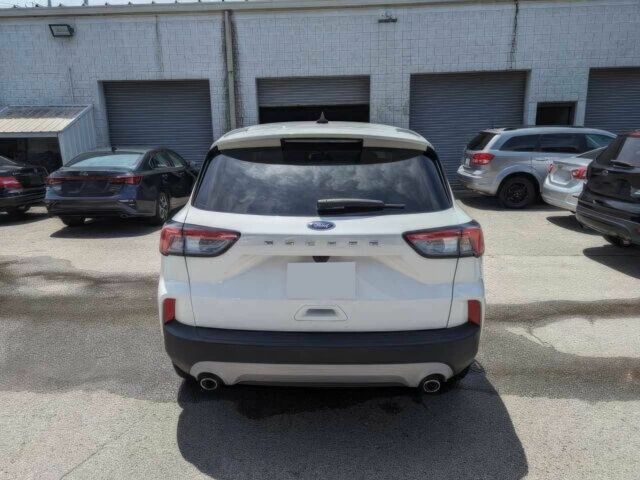 Белый Форд Эскейп, объемом двигателя 1.5 л и пробегом 21 тыс. км за 11200 $, фото 6 на Automoto.ua