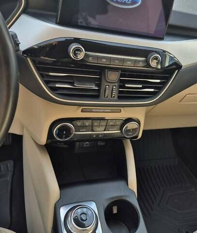 Белый Форд Эскейп, объемом двигателя 2.5 л и пробегом 55 тыс. км за 19800 $, фото 6 на Automoto.ua