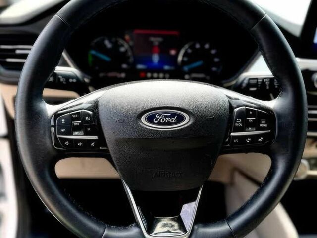 Белый Форд Эскейп, объемом двигателя 2 л и пробегом 15 тыс. км за 12600 $, фото 7 на Automoto.ua