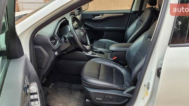 Білий Форд Ескейп, об'ємом двигуна 1.5 л та пробігом 199 тис. км за 19000 $, фото 13 на Automoto.ua