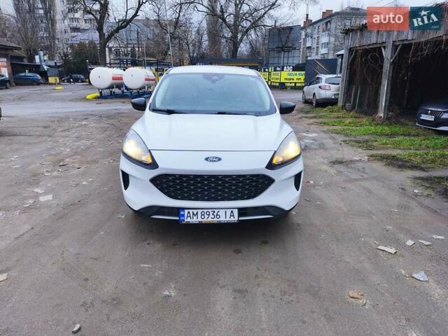 Белый Форд Эскейп, объемом двигателя 1.5 л и пробегом 93 тыс. км за 15700 $, фото 1 на Automoto.ua