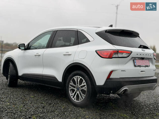 Форд Эскейп 2022 в Умани на Automoto.ua Белый Форд Эскейп, объемом двигателя 2 л и пробегом 100 тыс. км за 18000 $, фото 1 на Automoto.ua