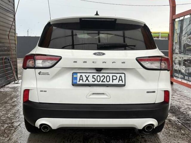 Белый Форд Эскейп, объемом двигателя 2.5 л и пробегом 69 тыс. км за 27000 $, фото 4 на Automoto.ua