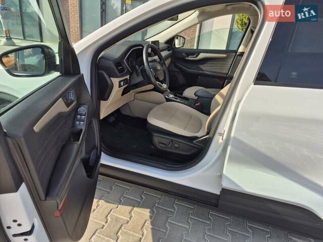 Белый Форд Эскейп, объемом двигателя 2.5 л и пробегом 55 тыс. км за 19800 $, фото 1 на Automoto.ua