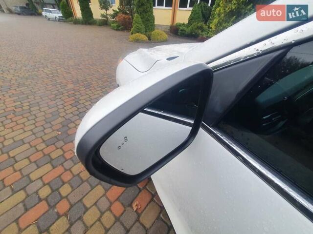 Белый Форд Эскейп, объемом двигателя 2.5 л и пробегом 15 тыс. км за 24500 $, фото 3 на Automoto.ua