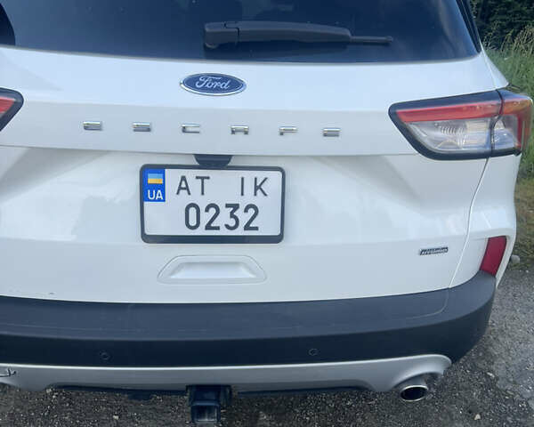 Белый Форд Эскейп, объемом двигателя 2.5 л и пробегом 51 тыс. км за 28500 $, фото 1 на Automoto.ua