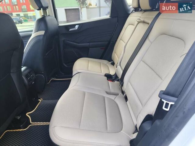 Белый Форд Эскейп, объемом двигателя 2.5 л и пробегом 166 тыс. км за 23900 $, фото 21 на Automoto.ua