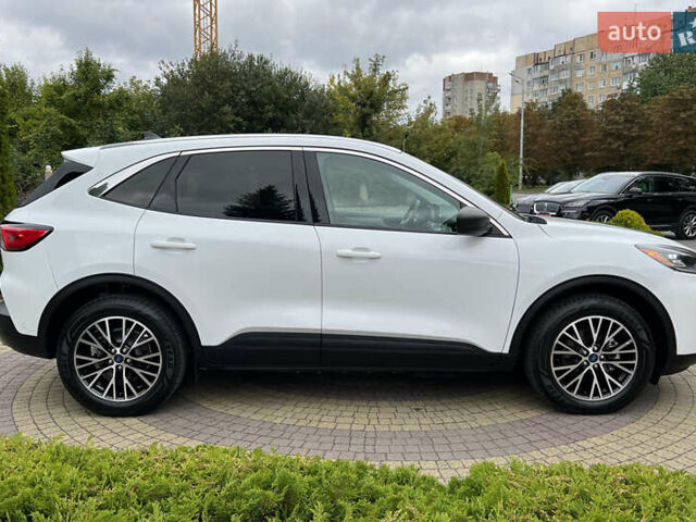 Білий Форд Ескейп, об'ємом двигуна 2.49 л та пробігом 88 тис. км за 24300 $, фото 7 на Automoto.ua