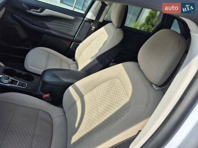 Белый Форд Эскейп, объемом двигателя 2.5 л и пробегом 55 тыс. км за 19800 $, фото 10 на Automoto.ua