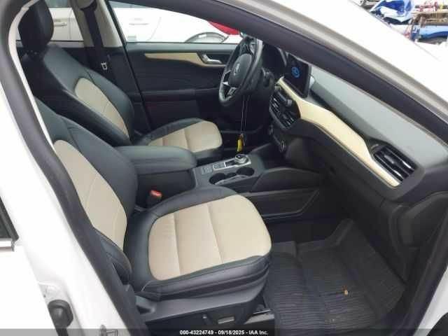 Белый Форд Эскейп, объемом двигателя 2.5 л и пробегом 73 тыс. км за 5000 $, фото 4 на Automoto.ua