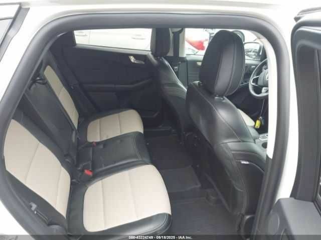 Белый Форд Эскейп, объемом двигателя 2.5 л и пробегом 73 тыс. км за 5000 $, фото 7 на Automoto.ua