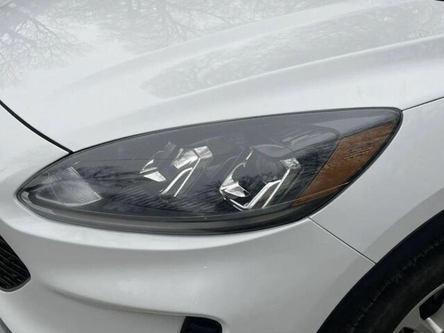 Білий Форд Ескейп, об'ємом двигуна 2 л та пробігом 90 тис. км за 8900 $, фото 4 на Automoto.ua