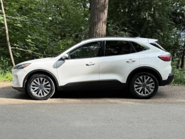 Белый Форд Эскейп, объемом двигателя 2 л и пробегом 17 тыс. км за 12400 $, фото 4 на Automoto.ua