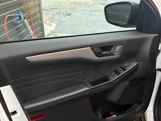 Белый Форд Эскейп, объемом двигателя 2.5 л и пробегом 69 тыс. км за 26500 $, фото 8 на Automoto.ua