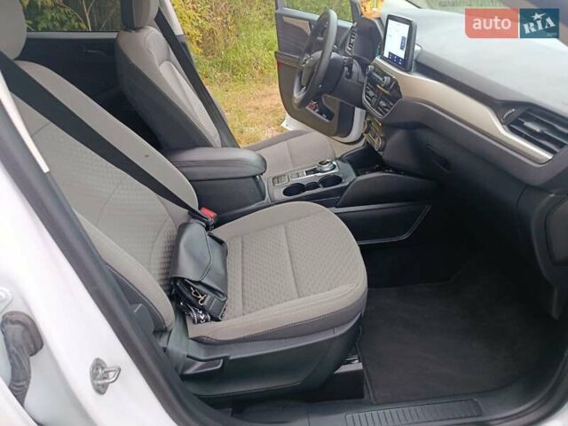 Білий Форд Ескейп, об'ємом двигуна 2.49 л та пробігом 35 тис. км за 21800 $, фото 16 на Automoto.ua