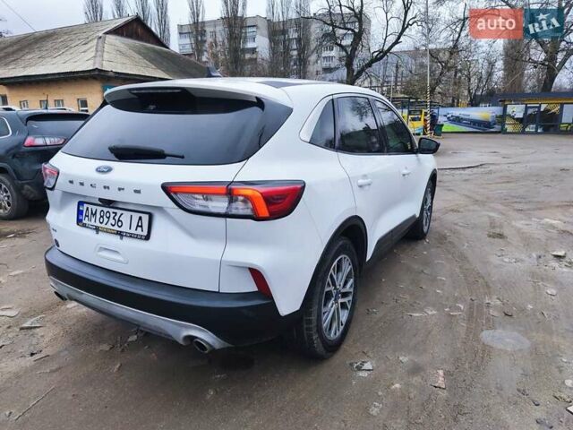 Белый Форд Эскейп, объемом двигателя 1.5 л и пробегом 93 тыс. км за 15700 $, фото 7 на Automoto.ua