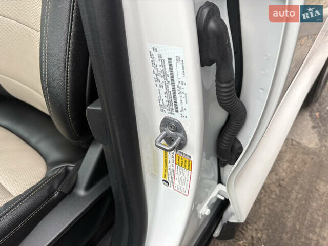 Белый Форд Эскейп, объемом двигателя 2.49 л и пробегом 62 тыс. км за 30000 $, фото 18 на Automoto.ua