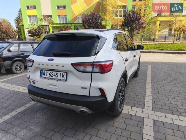 Белый Форд Эскейп, объемом двигателя 2.5 л и пробегом 166 тыс. км за 23900 $, фото 5 на Automoto.ua