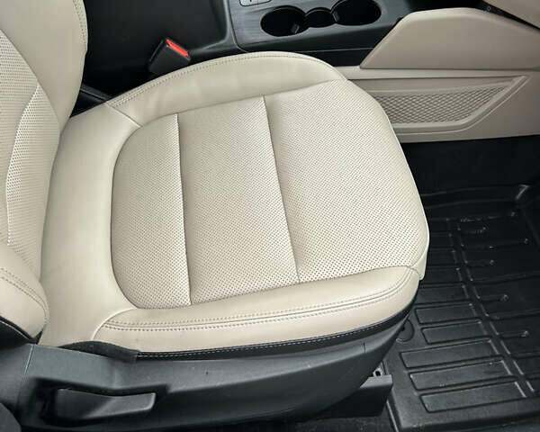 Білий Форд Ескейп, об'ємом двигуна 1.5 л та пробігом 32 тис. км за 16300 $, фото 11 на Automoto.ua