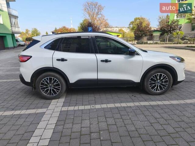 Белый Форд Эскейп, объемом двигателя 2.5 л и пробегом 166 тыс. км за 23900 $, фото 3 на Automoto.ua