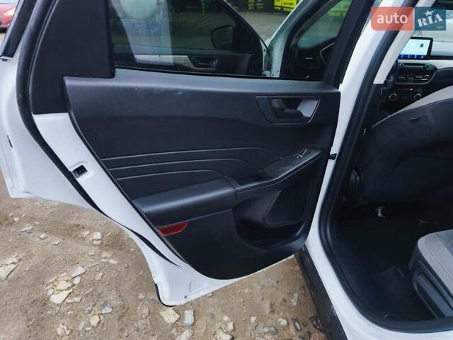 Белый Форд Эскейп, объемом двигателя 1.5 л и пробегом 93 тыс. км за 15700 $, фото 10 на Automoto.ua