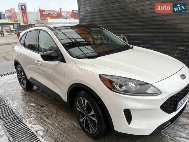 Белый Форд Эскейп, объемом двигателя 2.5 л и пробегом 69 тыс. км за 27000 $, фото 1 на Automoto.ua