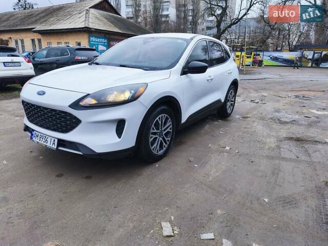 Белый Форд Эскейп, объемом двигателя 1.5 л и пробегом 93 тыс. км за 15700 $, фото 2 на Automoto.ua