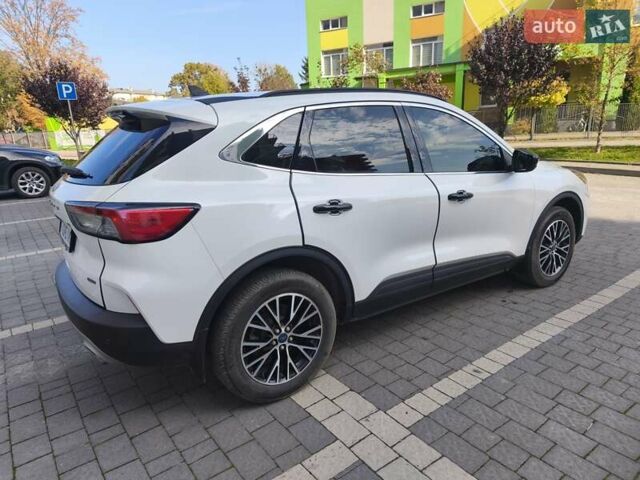 Белый Форд Эскейп, объемом двигателя 2.5 л и пробегом 166 тыс. км за 23900 $, фото 4 на Automoto.ua