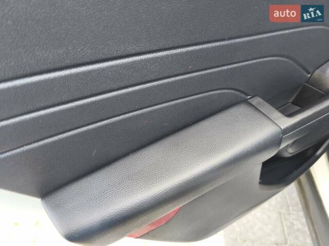 Белый Форд Эскейп, объемом двигателя 2.5 л и пробегом 166 тыс. км за 23900 $, фото 29 на Automoto.ua