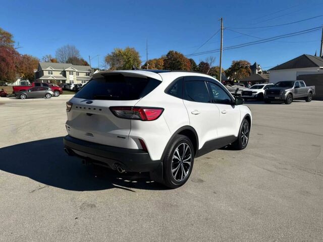 Білий Форд Ескейп, об'ємом двигуна 2 л та пробігом 28 тис. км за 9000 $, фото 4 на Automoto.ua