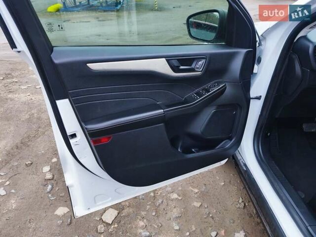 Белый Форд Эскейп, объемом двигателя 1.5 л и пробегом 93 тыс. км за 15700 $, фото 8 на Automoto.ua