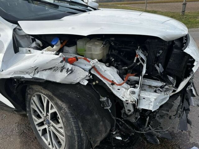 Белый Форд Эскейп, объемом двигателя 0 л и пробегом 150 тыс. км за 12000 $, фото 1 на Automoto.ua