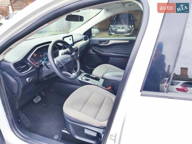 Белый Форд Эскейп, объемом двигателя 1.5 л и пробегом 93 тыс. км за 15700 $, фото 9 на Automoto.ua